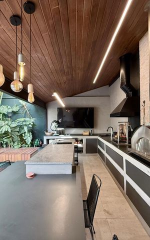 Casa de condomínio à venda com 350m², 4 quartos e 5 vagas Casa de condomínio à venda com 350m², 4 quartos e 5 vagasChurrasqueira