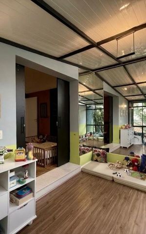 Casa de condomínio à venda com 350m², 4 quartos e 5 vagas Casa de condomínio à venda com 350m², 4 quartos e 5 vagasVaranda Suíte 2