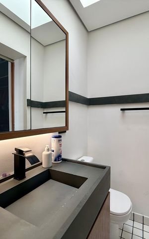 Casa de condomínio à venda com 350m², 4 quartos e 5 vagas Casa de condomínio à venda com 350m², 4 quartos e 5 vagasBanheiro Suíte 1