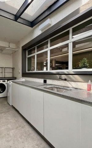 Casa de condomínio à venda com 350m², 4 quartos e 5 vagas Casa de condomínio à venda com 350m², 4 quartos e 5 vagasÁrea de Serviço