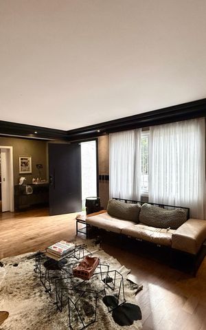 Casa de condomínio à venda com 350m², 4 quartos e 5 vagas Casa de condomínio à venda com 350m², 4 quartos e 5 vagasSala