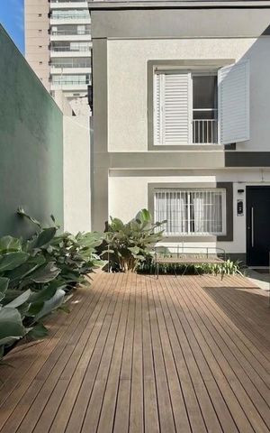 Casa de condomínio à venda com 350m², 4 quartos e 5 vagas Casa de condomínio à venda com 350m², 4 quartos e 5 vagasVaranda