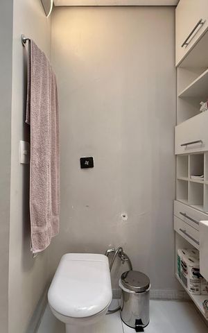 Casa de condomínio à venda com 350m², 4 quartos e 5 vagas Casa de condomínio à venda com 350m², 4 quartos e 5 vagasBanheiro 2 Suíte 3 Master