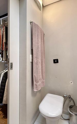 Casa de condomínio à venda com 350m², 4 quartos e 5 vagas Casa de condomínio à venda com 350m², 4 quartos e 5 vagasBanheiro 2 Suíte 3 Master