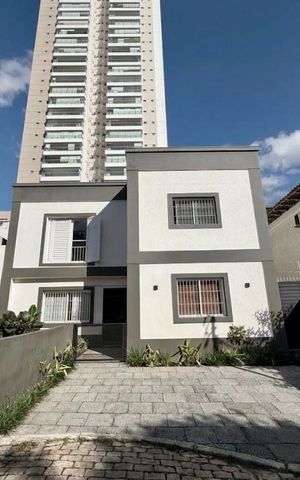 Casa de condomínio à venda com 350m², 4 quartos e 5 vagas Casa de condomínio à venda com 350m², 4 quartos e 5 vagasFechada Casa