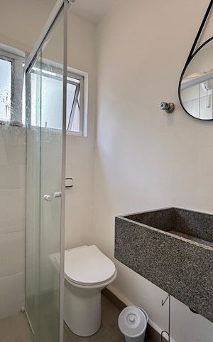 Casa de condomínio à venda com 350m², 4 quartos e 5 vagas Casa de condomínio à venda com 350m², 4 quartos e 5 vagasBanheiro Suíte de Hóspedes