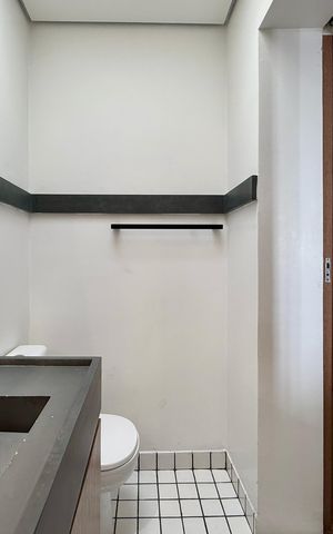 Casa de condomínio à venda com 350m², 4 quartos e 5 vagas Casa de condomínio à venda com 350m², 4 quartos e 5 vagasBanheiro Suíte 1