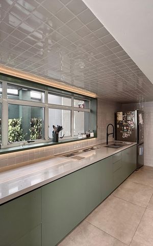 Casa de condomínio à venda com 350m², 4 quartos e 5 vagas Casa de condomínio à venda com 350m², 4 quartos e 5 vagasCozinha