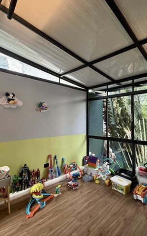 Casa de condomínio à venda com 350m², 4 quartos e 5 vagas Casa de condomínio à venda com 350m², 4 quartos e 5 vagasVaranda Suíte 2