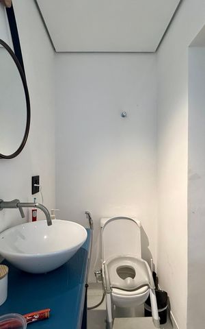 Casa de condomínio à venda com 350m², 4 quartos e 5 vagas Casa de condomínio à venda com 350m², 4 quartos e 5 vagasBanheiro Suíte 2