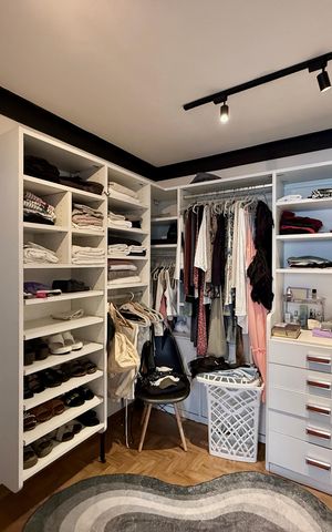 Casa de condomínio à venda com 350m², 4 quartos e 5 vagas Casa de condomínio à venda com 350m², 4 quartos e 5 vagasCloset 1 Suíte 3 Master