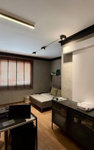 Casa de condomínio à venda com 350m², 4 quartos e 5 vagas Casa de condomínio à venda com 350m², 4 quartos e 5 vagasEscritório