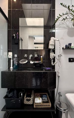 Casa de condomínio à venda com 350m², 4 quartos e 5 vagas Casa de condomínio à venda com 350m², 4 quartos e 5 vagasBanheiro 1 Suíte 3 Master