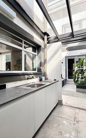 Casa de condomínio à venda com 350m², 4 quartos e 5 vagas Casa de condomínio à venda com 350m², 4 quartos e 5 vagasÁrea de Serviço