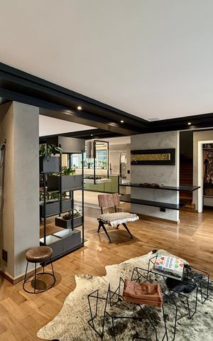 Casa de condomínio à venda com 350m², 4 quartos e 5 vagas Casa de condomínio à venda com 350m², 4 quartos e 5 vagasSala