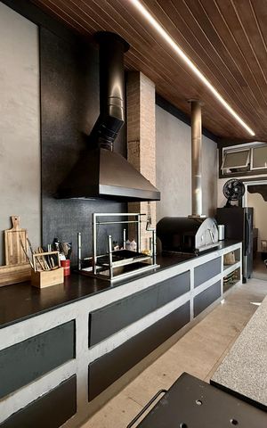 Casa de condomínio à venda com 350m², 4 quartos e 5 vagas Casa de condomínio à venda com 350m², 4 quartos e 5 vagasChurrasqueira