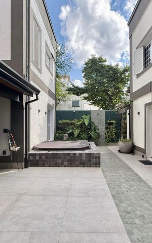 Casa de condomínio à venda com 350m², 4 quartos e 5 vagas Casa de condomínio à venda com 350m², 4 quartos e 5 vagasQuintal