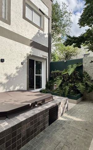 Casa de condomínio à venda com 350m², 4 quartos e 5 vagas Casa de condomínio à venda com 350m², 4 quartos e 5 vagasHidromassagem