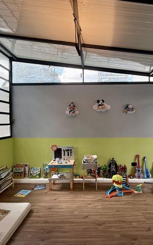 Casa de condomínio à venda com 350m², 4 quartos e 5 vagas Casa de condomínio à venda com 350m², 4 quartos e 5 vagasVaranda Suíte 2