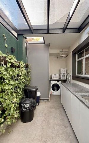 Casa de condomínio à venda com 350m², 4 quartos e 5 vagas Casa de condomínio à venda com 350m², 4 quartos e 5 vagasÁrea de Serviço