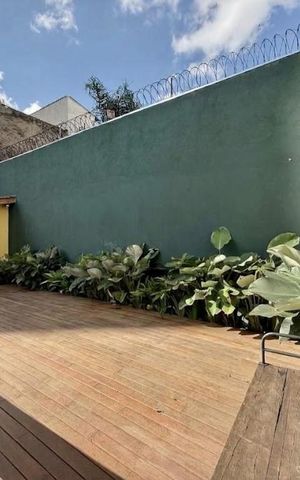 Casa de condomínio à venda com 350m², 4 quartos e 5 vagas Casa de condomínio à venda com 350m², 4 quartos e 5 vagasVaranda