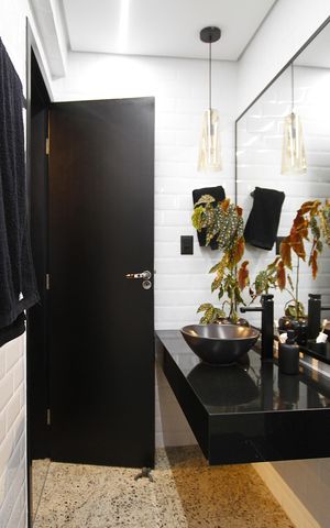 Apartamento à venda com 70m², 2 quartos e 2 vagasBanheiro da Suíte 1