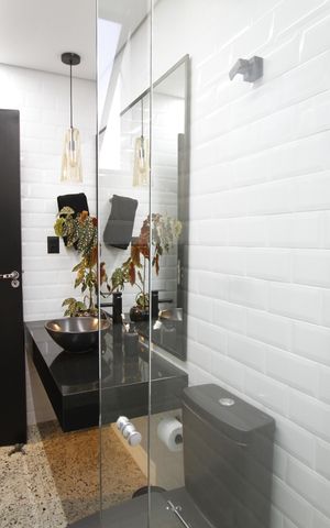 Apartamento à venda com 70m², 2 quartos e 2 vagasBanheiro da Suíte 1