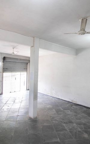Casa à venda com 300m², 2 quartos e 6 vagas Casa à venda com 300m², 2 quartos e 6 vagasSalão comercial