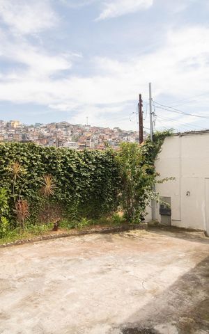Casa à venda com 300m², 2 quartos e 6 vagas Casa à venda com 300m², 2 quartos e 6 vagasGaragem