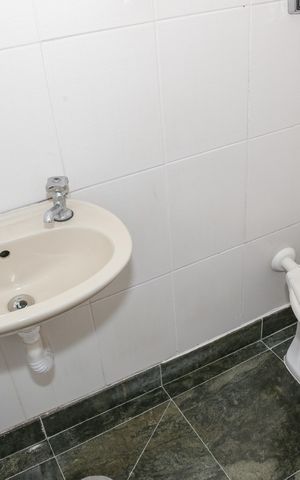 Apartamento para alugar com 265m², 4 quartos e 2 vagas Apartamento para alugar com 265m², 4 quartos e 2 vagasBanheiro de serviço