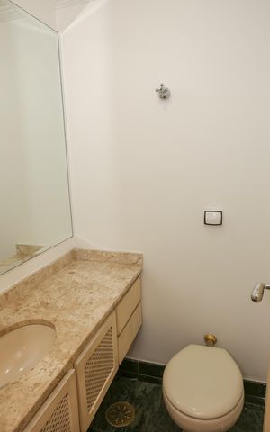 Apartamento para alugar com 265m², 4 quartos e 2 vagas Apartamento para alugar com 265m², 4 quartos e 2 vagasLavabo