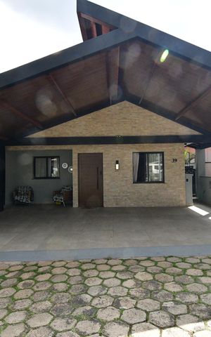 Casa de condomínio à venda com 172m², 3 quartos e 4 vagasFachada