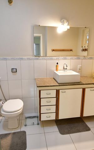 Casa de condomínio à venda com 172m², 3 quartos e 4 vagasBanheiro Suíte