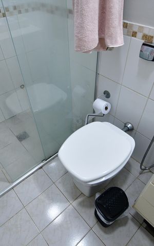 Casa de condomínio à venda com 172m², 3 quartos e 4 vagasBanheiro Social