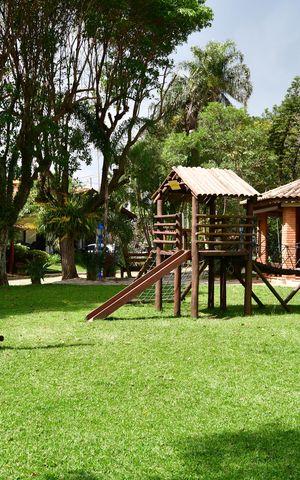 Casa de condomínio à venda com 172m², 3 quartos e 4 vagasÁrea comum - Playground