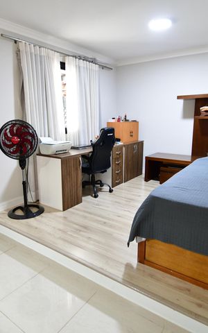 Casa de condomínio à venda com 172m², 3 quartos e 4 vagasEscritório