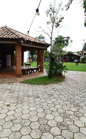 Casa de condomínio à venda com 172m², 3 quartos e 4 vagasÁrea comum - Churrasqueira