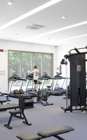 Casa de condomínio à venda com 382m², 5 quartos e 4 vagasÁrea comum - Academia