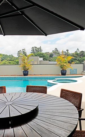 Casa de condomínio à venda com 382m², 5 quartos e 4 vagasPiscina