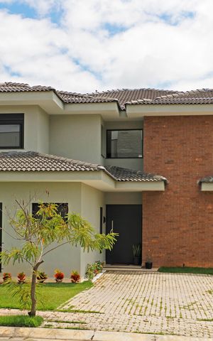 Casa de condomínio à venda com 382m², 5 quartos e 4 vagasFachada