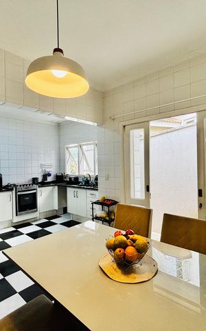 Casa de condomínio à venda com 380m², 4 quartos e 2 vagas Casa de condomínio à venda com 380m², 4 quartos e 2 vagasCozinha