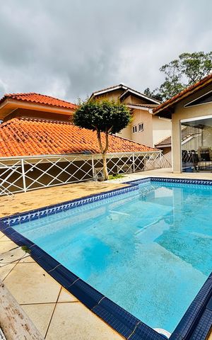 Casa de condomínio à venda com 380m², 4 quartos e 2 vagas Casa de condomínio à venda com 380m², 4 quartos e 2 vagasPiscina