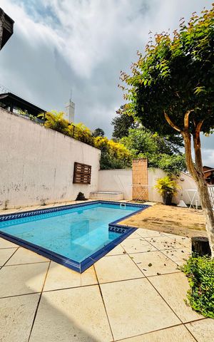 Casa de condomínio à venda com 380m², 4 quartos e 2 vagas Casa de condomínio à venda com 380m², 4 quartos e 2 vagasPiscina