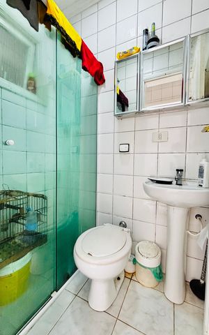Casa de condomínio à venda com 380m², 4 quartos e 2 vagas Casa de condomínio à venda com 380m², 4 quartos e 2 vagasBanheiro do quarto