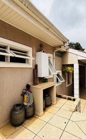 Casa de condomínio à venda com 380m², 4 quartos e 2 vagas Casa de condomínio à venda com 380m², 4 quartos e 2 vagasQuintal