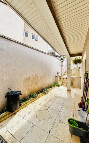 Casa de condomínio à venda com 380m², 4 quartos e 2 vagas Casa de condomínio à venda com 380m², 4 quartos e 2 vagasQuintal