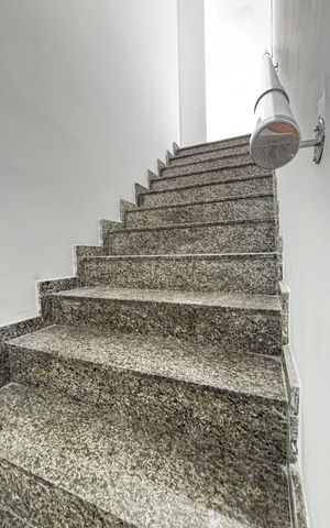 Apartamento para alugar com 100m², 2 quartos e 1 vaga Apartamento para alugar com 100m², 2 quartos e 1 vagaEscada