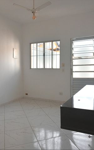 Casa para alugar com 50m², 1 quarto e 4 vagas Casa para alugar com 50m², 1 quarto e 4 vagasSala