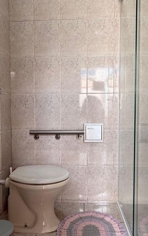 Casa para alugar com 75m², 3 quartos e 2 vagas Casa para alugar com 75m², 3 quartos e 2 vagasBanheiro social