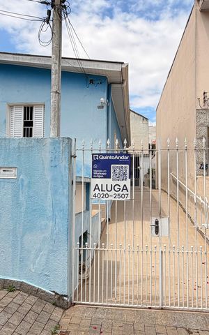 Casa para alugar com 75m², 3 quartos e 2 vagas Casa para alugar com 75m², 3 quartos e 2 vagasFachada